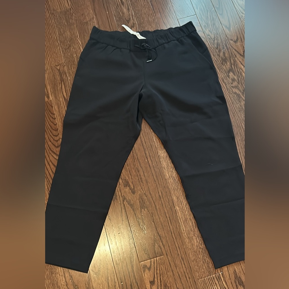 Lululemon black on the fly pants